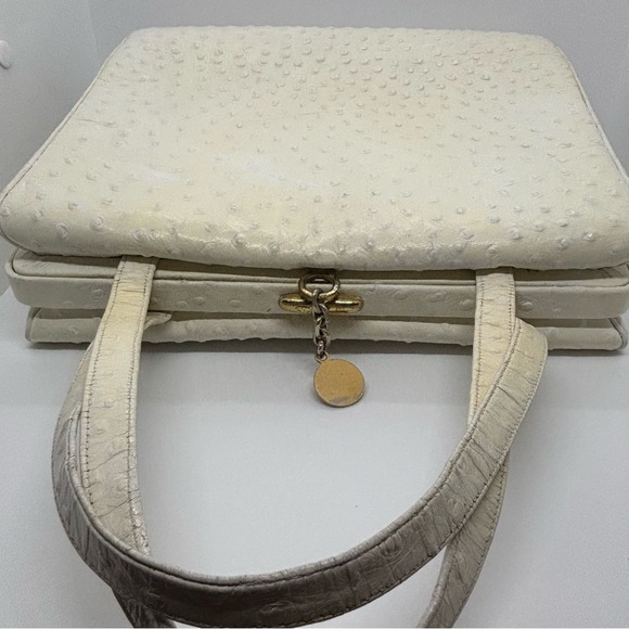 Vintage Classic Elegant Structured Top Handle Handbag – ostrich embossing -Ivory - Picture 8 of 14